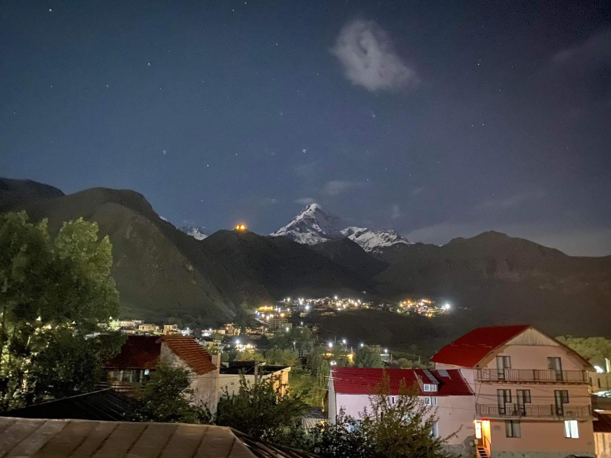 Hotel Four Season In Kazbegi Pokoj fotografie