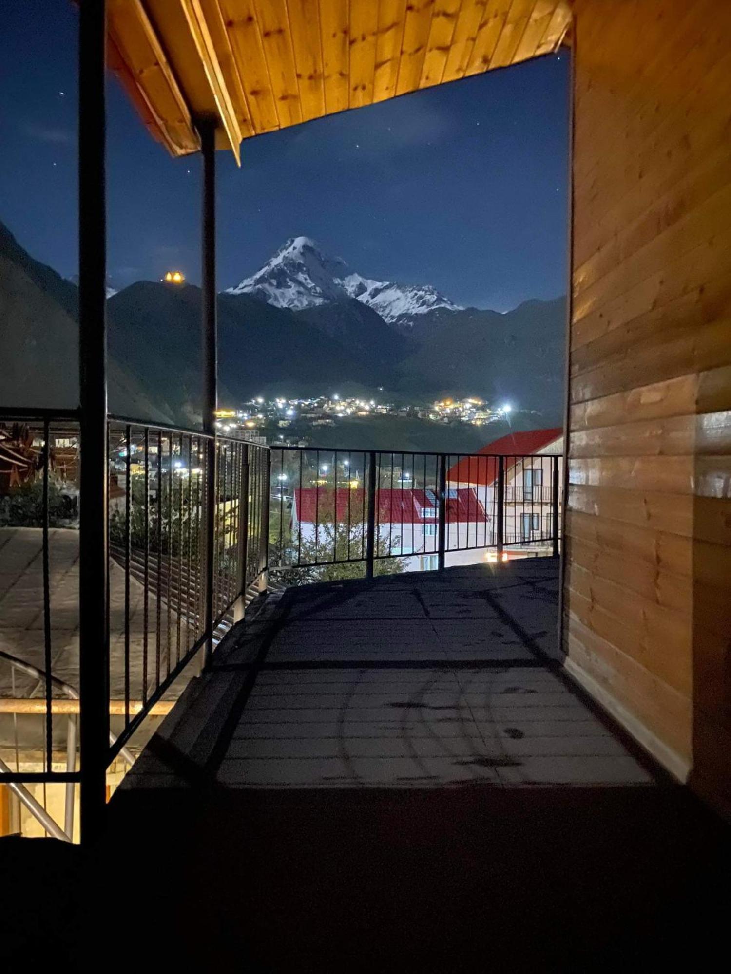 Hotel Four Season In Kazbegi Pokoj fotografie